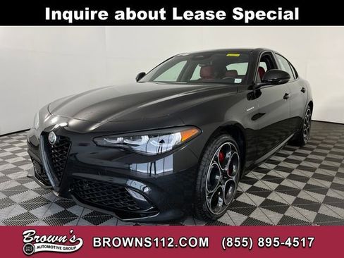 Used 2025 Alfa Romeo Giulia AWD w/ Veloce Package AWD image 2