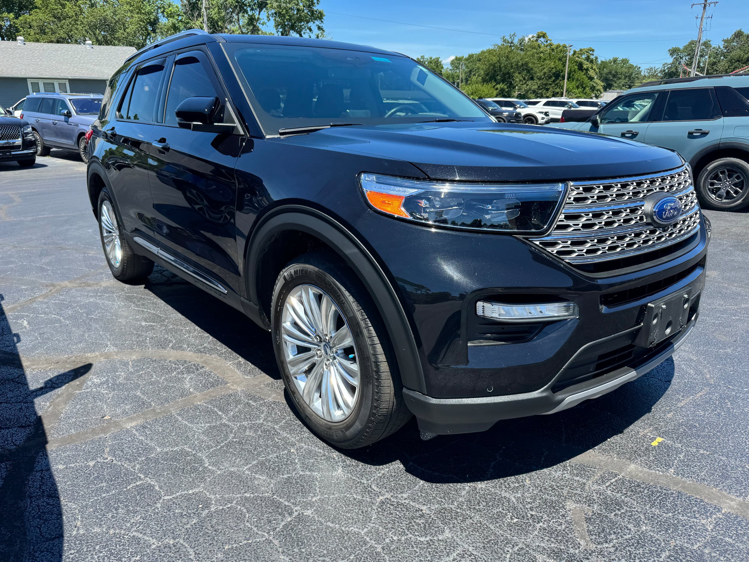 Used 2024 Ford Explorer Limited w/ Limited Technology Package AWD/4WD image 6