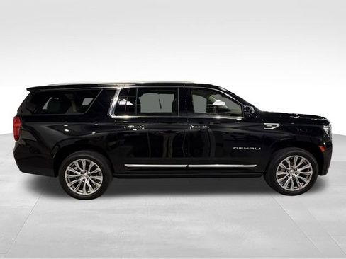Used 2022 GMC Yukon XL Denali w/ Max Trailering Package AWD/4WD image 4