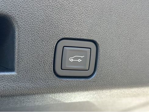 New 2025 GMC Acadia Elevation FWD image 32