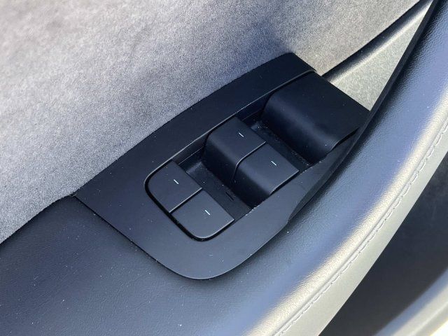 Used 2022 Tesla Model Y Performance AWD/4WD image 28