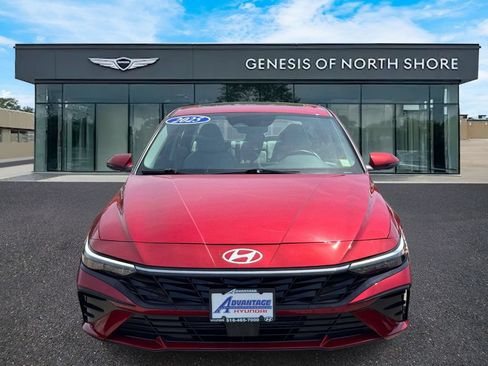 Certified 2025 Hyundai Elantra Limited FWD image 2