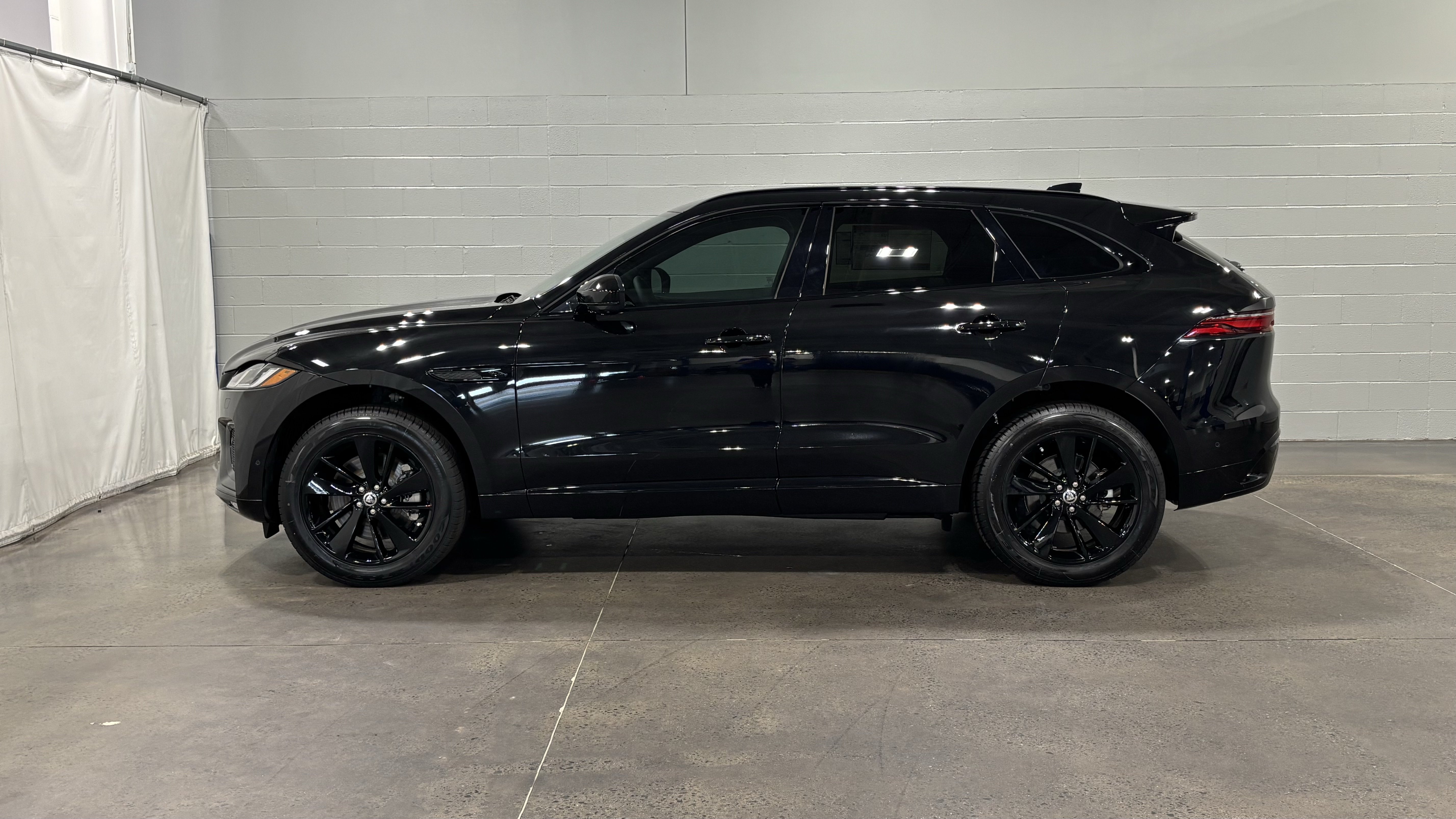 New 2026 Jaguar F-PACE R-Dynamic S AWD/4WD image 7