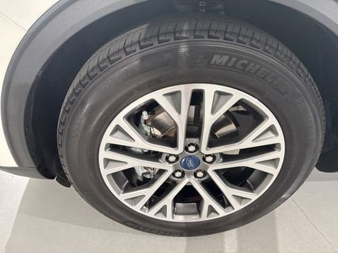 Used 2022 Ford Escape SEL w/ Technology Package FWD image 5