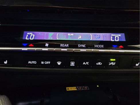 Used 2026 Toyota Sienna XSE FWD image 27