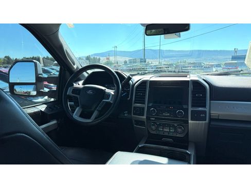Used 2018 Ford F350 Lariat image 14