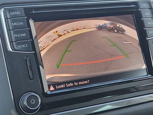 Used 2016 Volkswagen Tiguan SE image 31