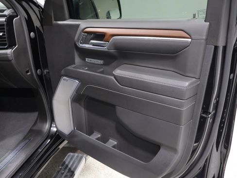 Used 2023 GMC Sierra 1500 Denali w/ Technology Package AWD/4WD image 23