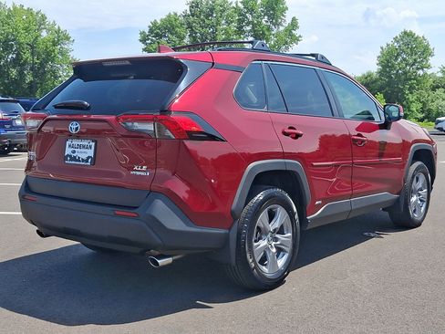 Used 2023 Toyota RAV4 XLE AWD/4WD image 7