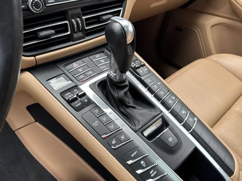 Used 2019 Porsche Macan AWD/4WD image 16