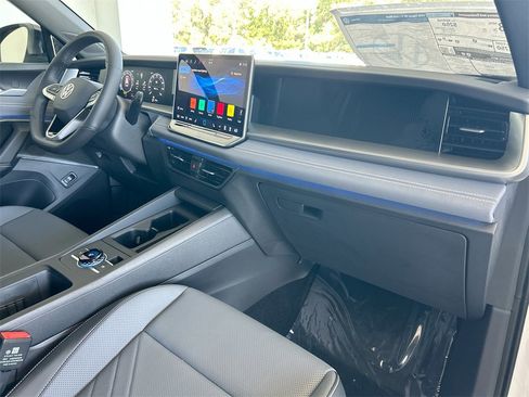 New 2026 Volkswagen Tiguan SE R-Line image 36