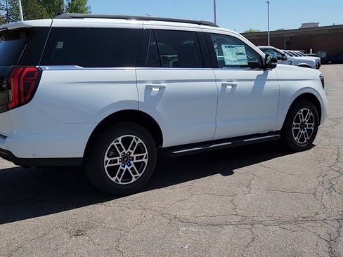 New 2025 Ford Expedition Active image 9