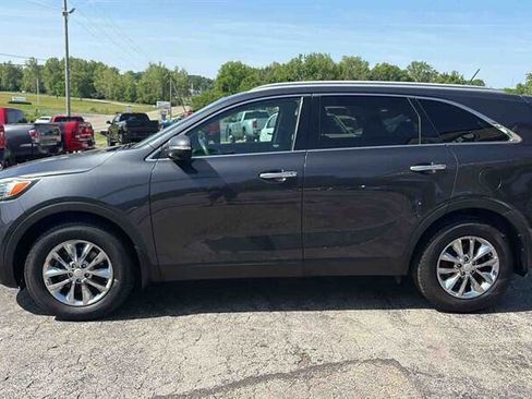 Used 2017 Kia Sorento FWD image 5