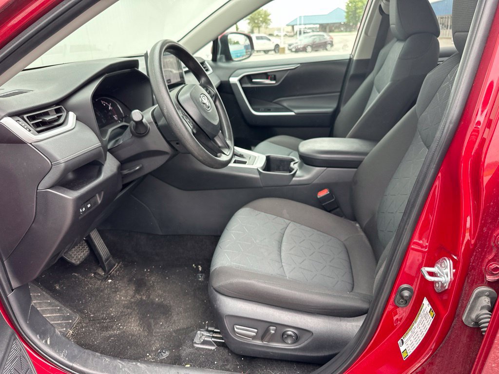 Used 2025 Toyota RAV4 XLE AWD/4WD image 14