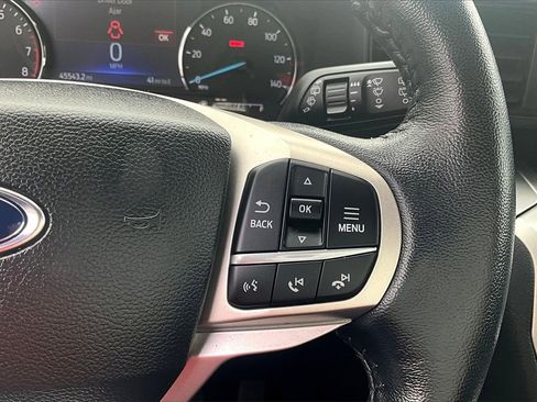 Used 2022 Ford Explorer XLT image 19