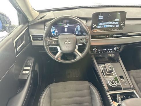 Used 2023 Mitsubishi Outlander SE AWD/4WD image 11