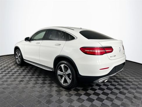 Used 2017 Mercedes-Benz GLC 300 4MATIC Coupe image 4