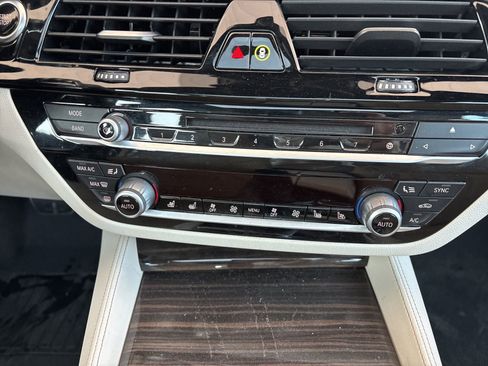 Used 2018 BMW 530e image 35