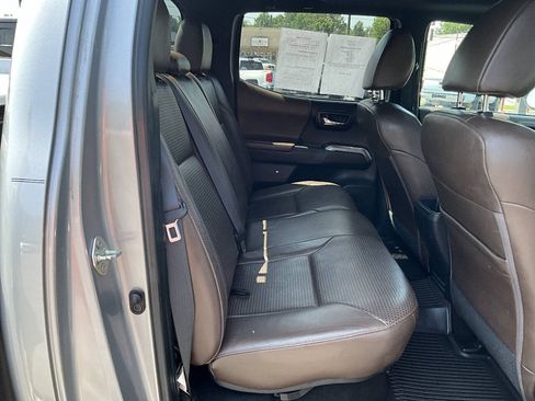 Used 2017 Toyota Tacoma Limited w/ Tow Package AWD/4WD image 15