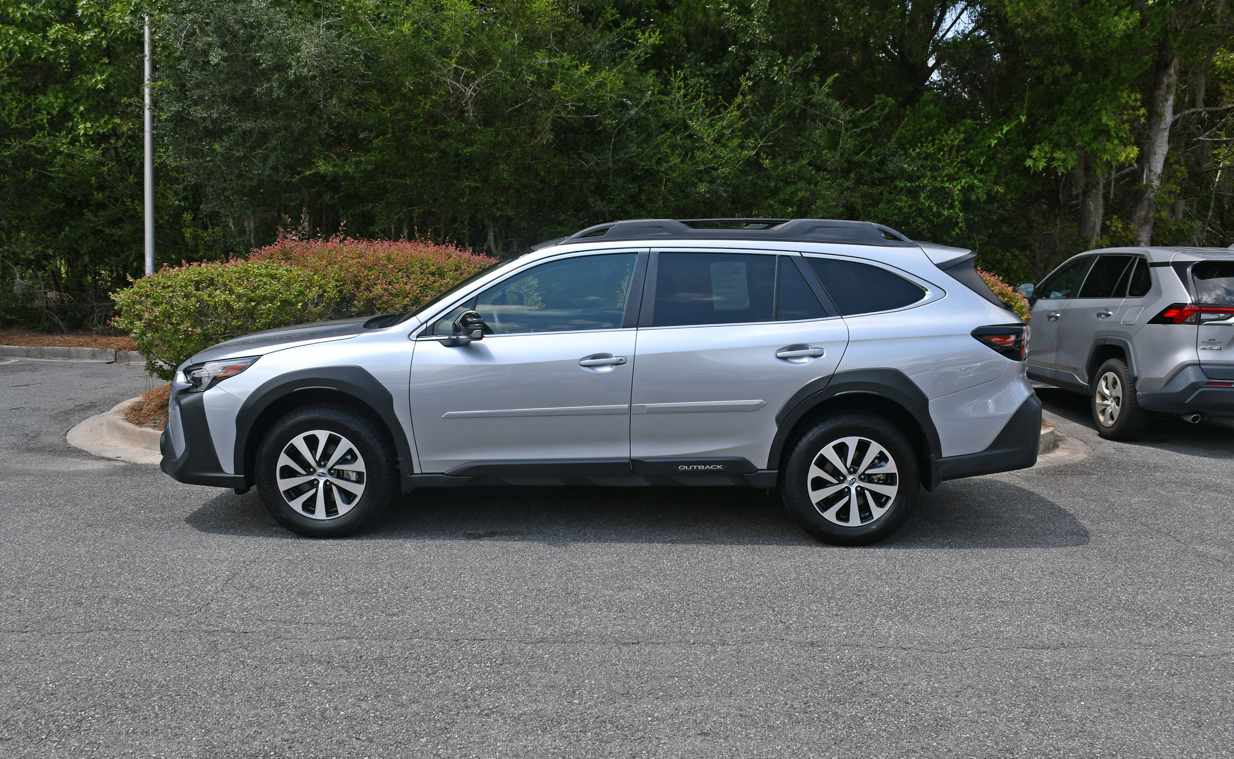 Used 2025 Subaru Outback Premium AWD/4WD image 2