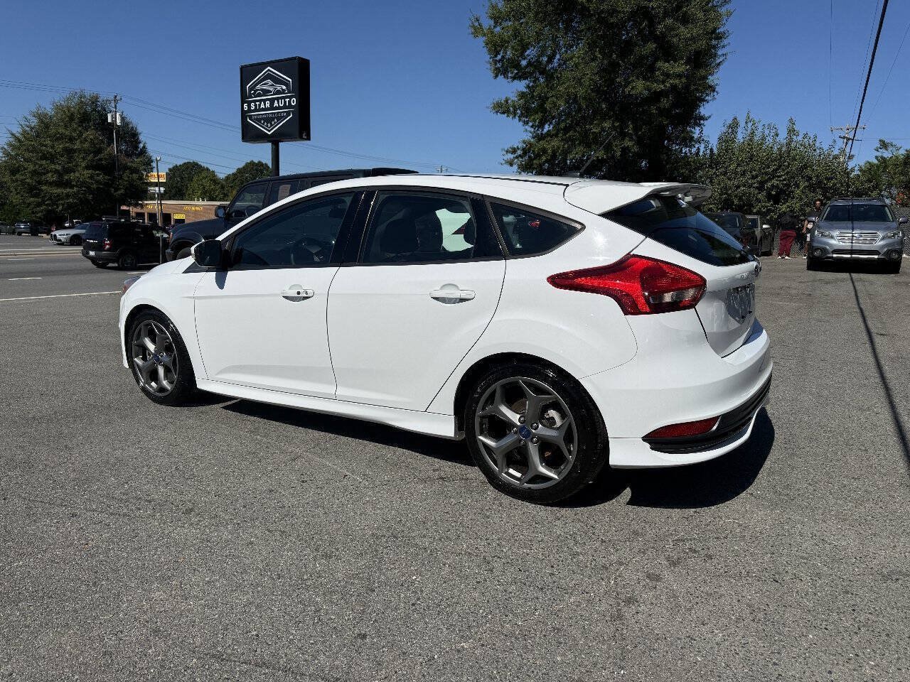 Used 2017 Ford Focus ST FWD image 7