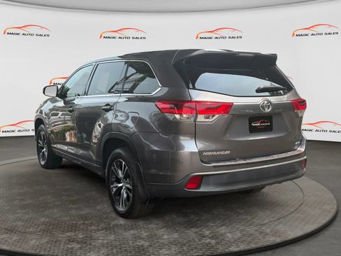Used 2018 Toyota Highlander LE AWD/4WD image 8