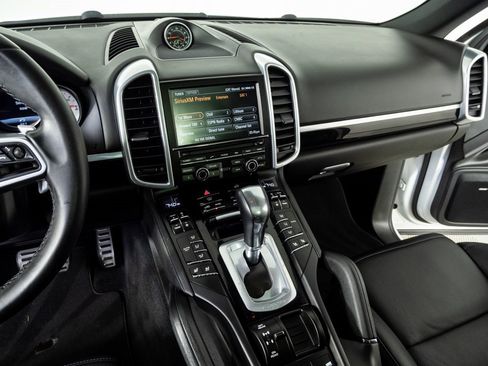 Used 2015 Porsche Cayenne S image 14