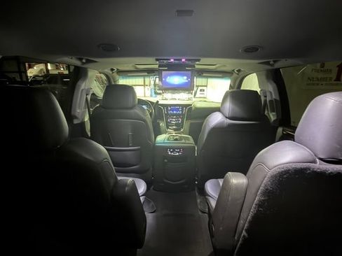 Used 2020 Cadillac Escalade Premium Luxury w/ Escalade Sport Edition AWD/4WD image 12