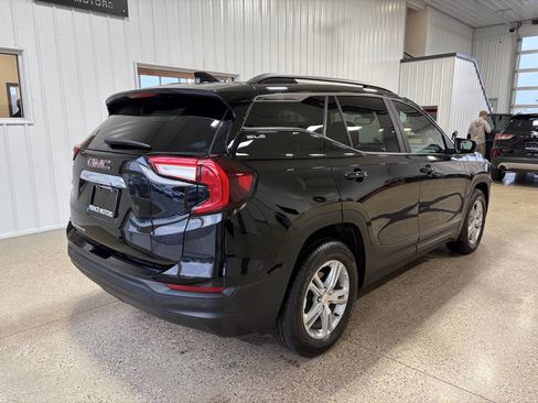 Used 2023 GMC Terrain SLE w/ Driver Convenience Package image 4