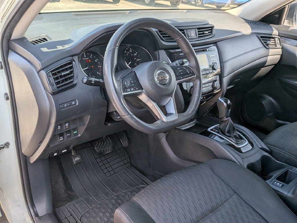 Used 2017 Nissan Rogue SV AWD/4WD image 34