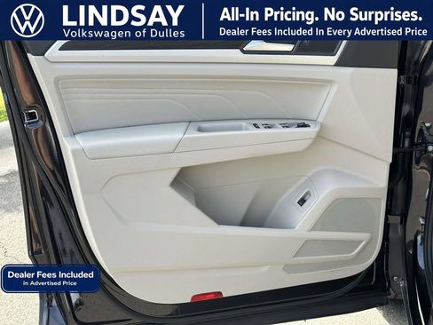 Used 2023 Volkswagen Atlas SE w/ Panoramic Sunroof Package AWD/4WD image 9