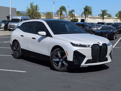 Used 2023 BMW iX xDrive50 w/ Premium Package image 2