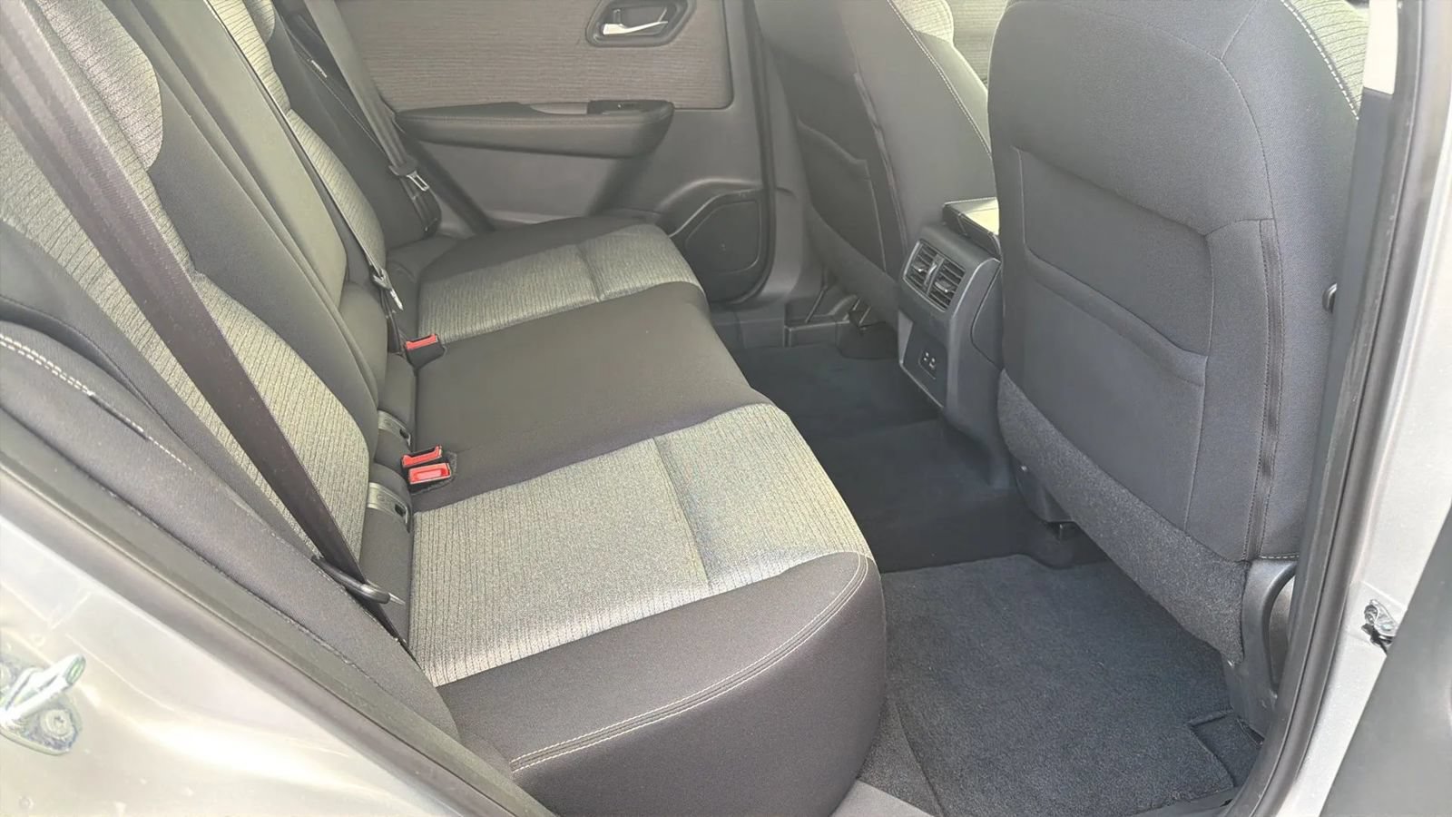 Used 2021 Nissan Rogue SV FWD image 15
