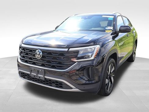 Used 2025 Volkswagen Atlas Cross Sport SE FWD image 2