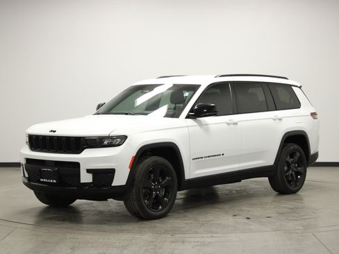 Used 2022 Jeep Grand Cherokee L Laredo image 4