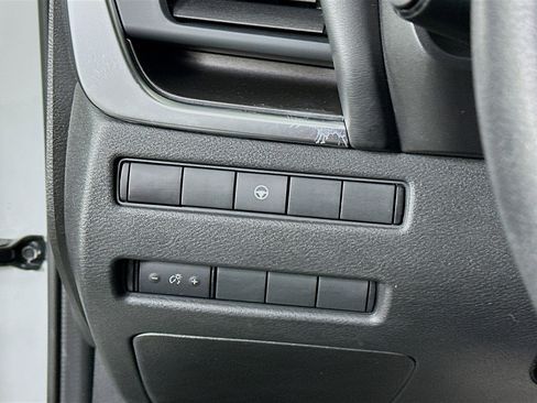 Used 2023 Nissan Rogue SV image 17