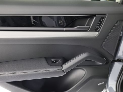 New 2026 Porsche Cayenne Coupe AWD/4WD image 18