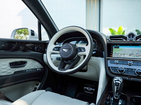 Certified 2025 Bentley Bentayga image 30