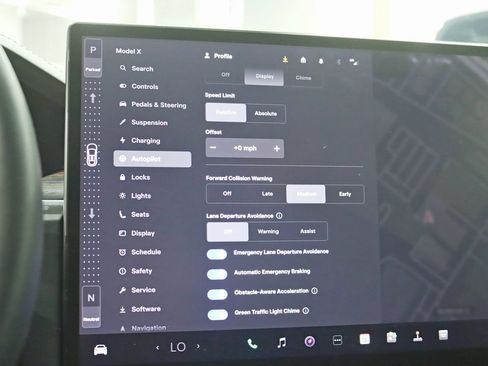 Used 2023 Tesla Model X image 25