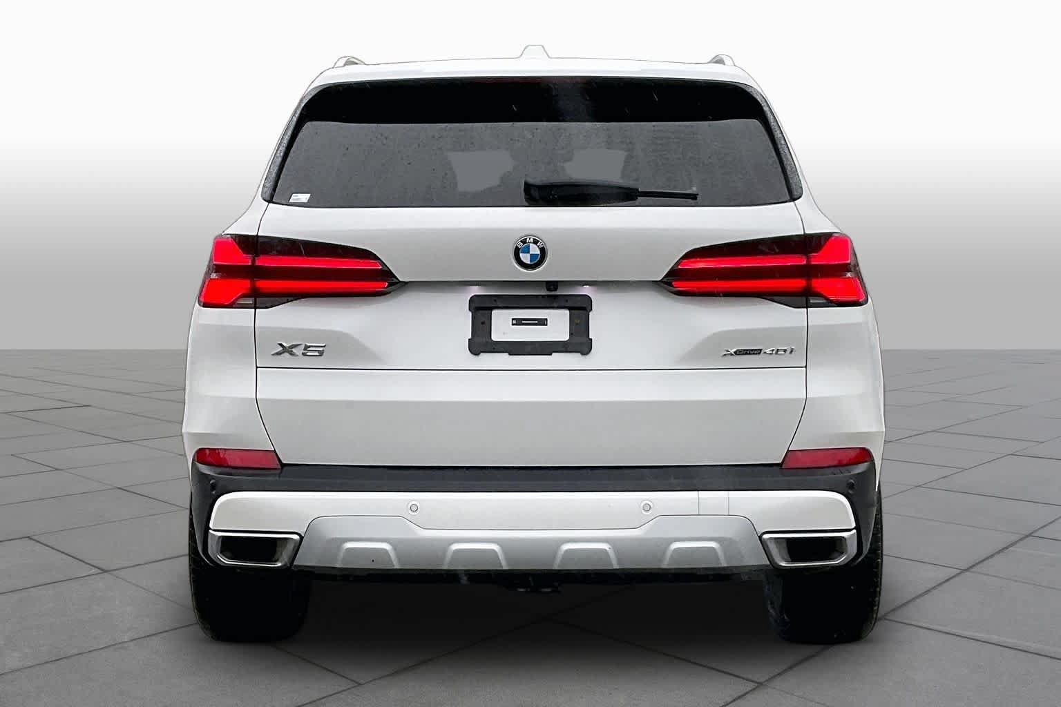 Used 2024 BMW X5 xDrive40i w/ Premium Package AWD/4WD image 4