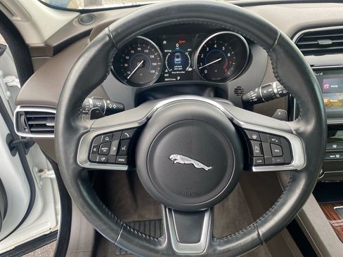 Used 2018 Jaguar F-PACE Prestige image 10
