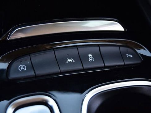 Used 2022 Buick Envision Essence w/ Technology Package I image 20