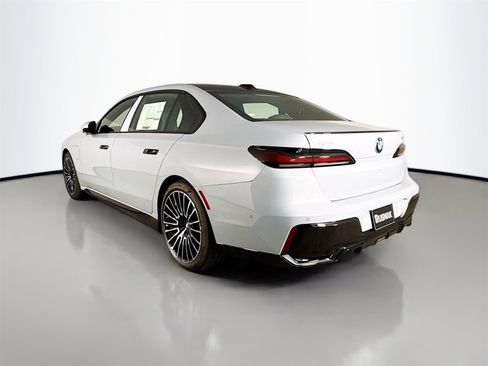 New 2026 BMW 750e xDrive image 5