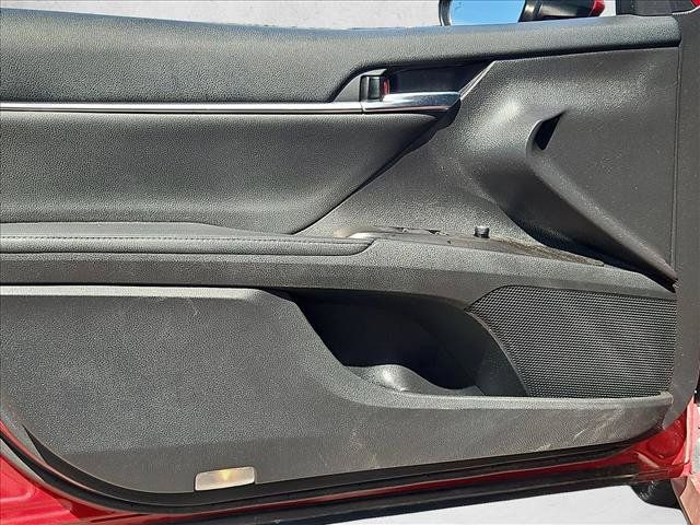 Used 2022 Toyota Camry XLE FWD image 10