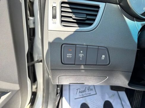 Used 2016 Hyundai Elantra SE w/ Option Group 02 FWD image 11