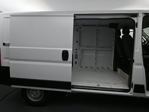 Used 2025 RAM ProMaster 2500 w/ Convenience Group FWD image 11