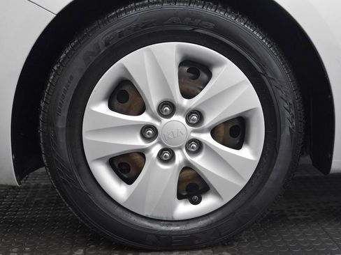 Used 2017 Kia Forte LX image 8