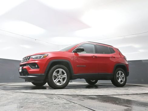 Used 2024 Jeep Compass Latitude image 51