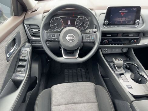 Used 2023 Nissan Rogue SV image 25