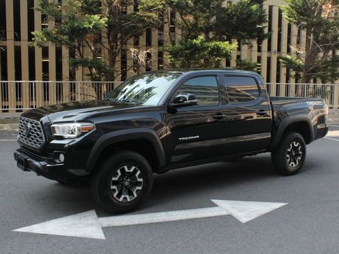 Used 2021 Toyota Tacoma TRD Off-Road w/ Technology Package AWD/4WD image 12